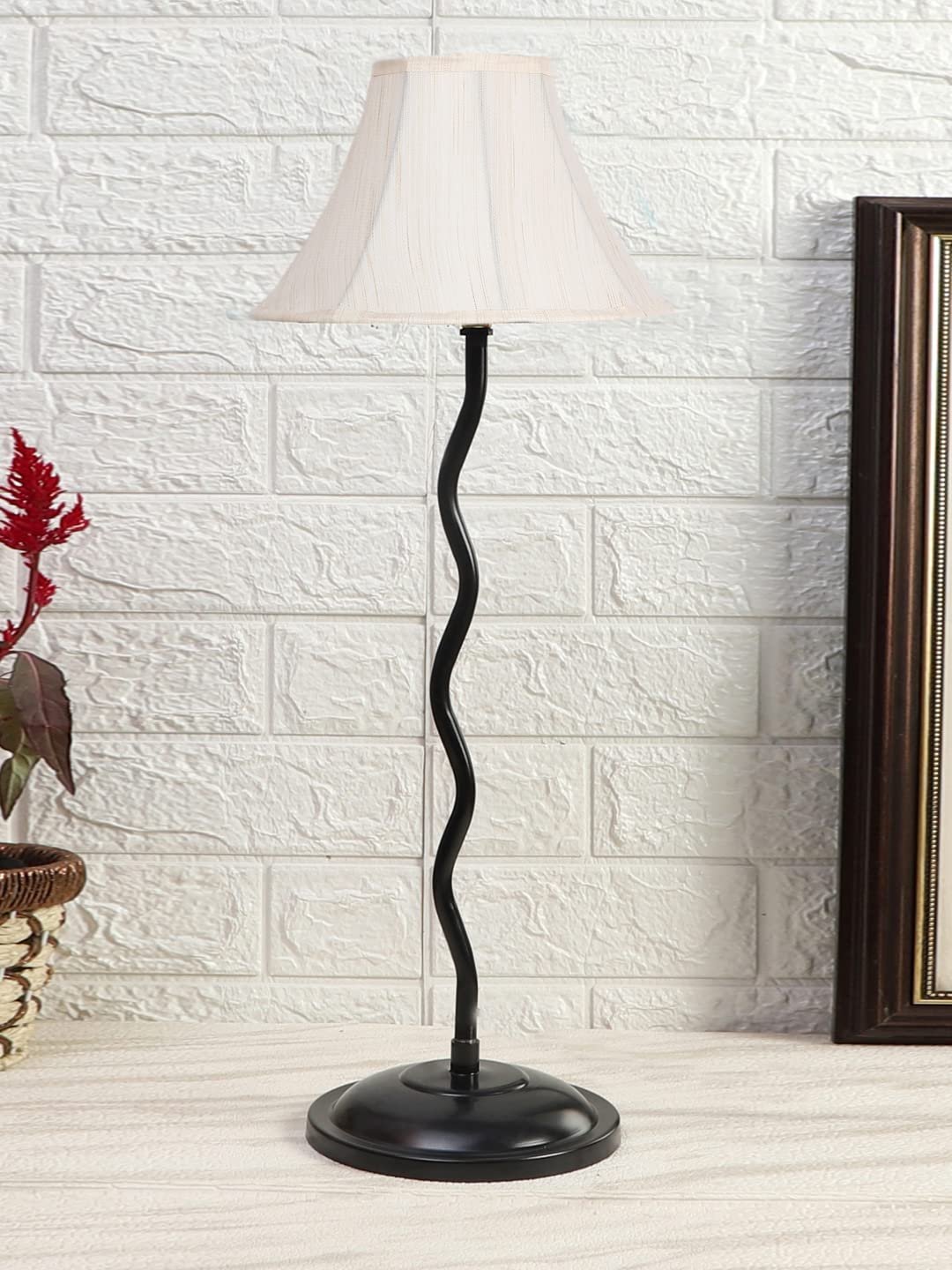 Off-White Cotton Zig Zag Table lamp with Iron Base (AE16)
