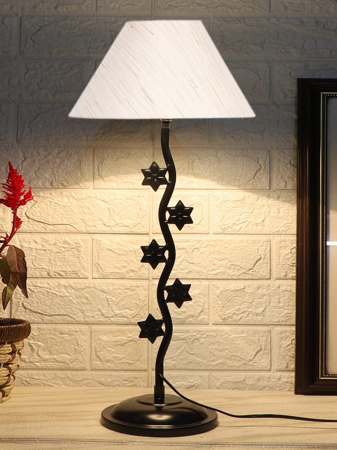 Off-White Cotton Zig zag Star Table lamp with Iron Base (AE20)