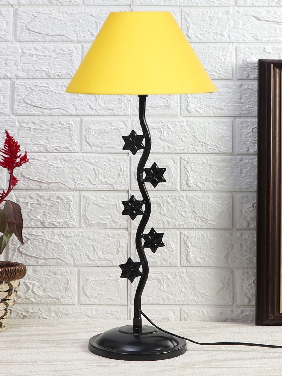 Yellow Cotton Zig zag Star Table lamp with Iron Base (AE24)