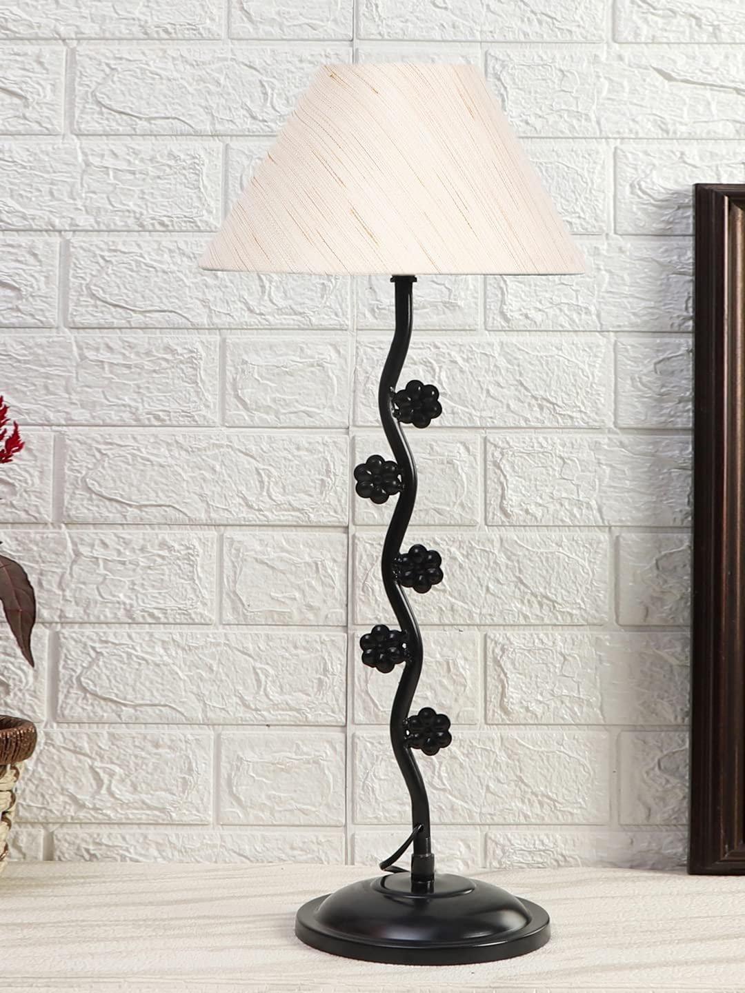 Off-White Cotton Zig zag Tikli Table lamp with Iron Base (AE39)