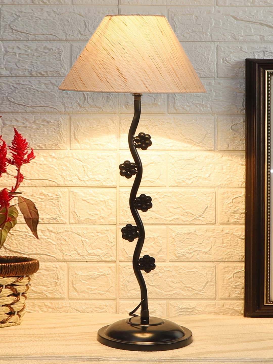 Off-White Cotton Zig zag Tikli Table lamp with Iron Base (AE39)