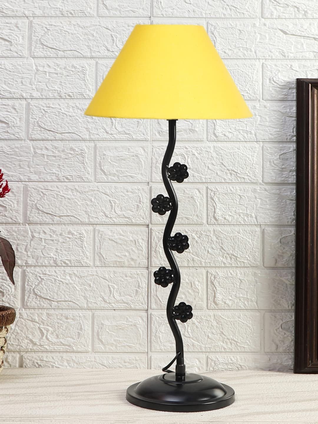 Yellow Cotton Zig zag Tikli Table lamp with Iron Base (AE43)