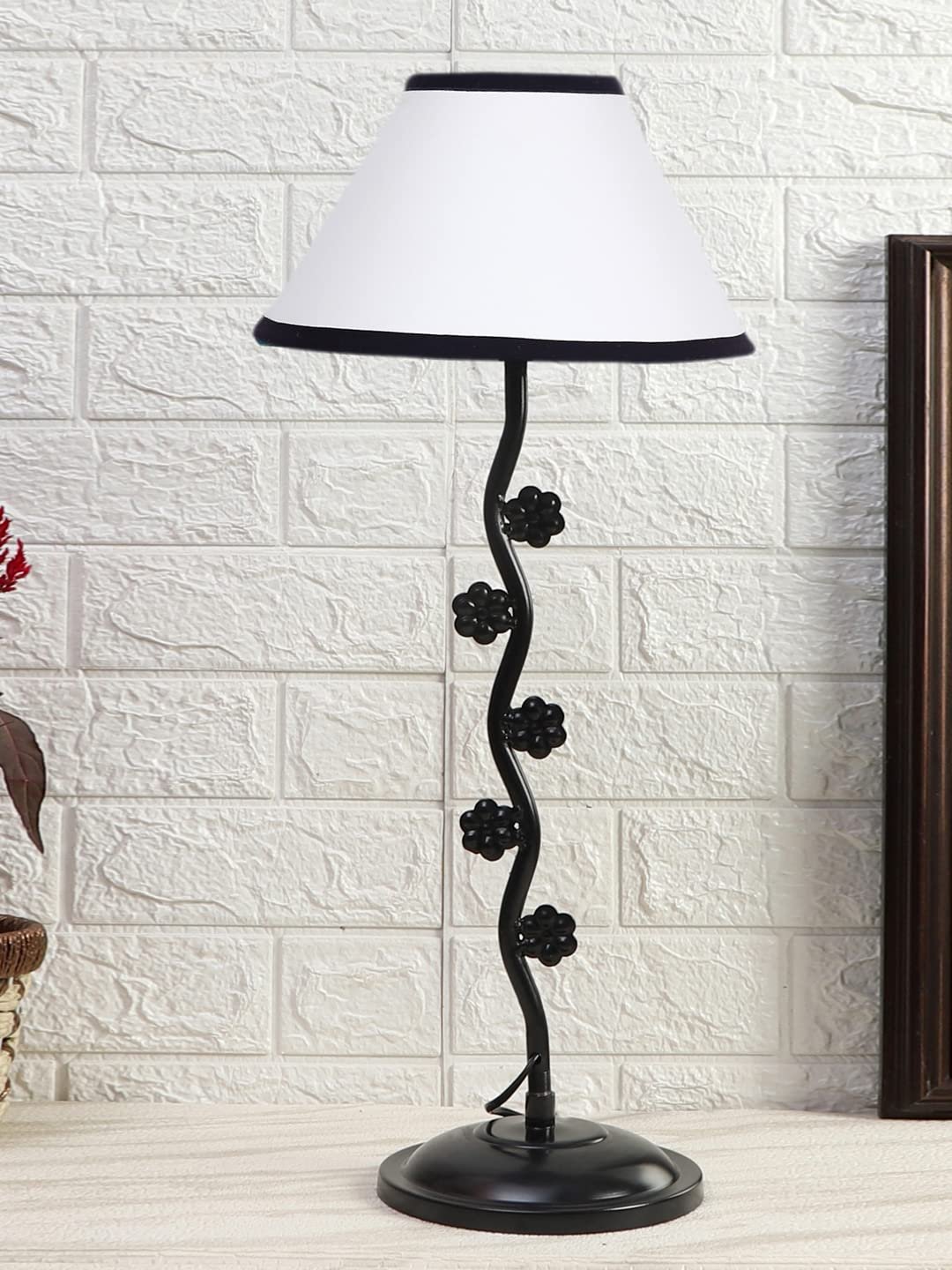 White & Black Cotton Zig zag Tikli Table lamp with Iron Base (AE45)