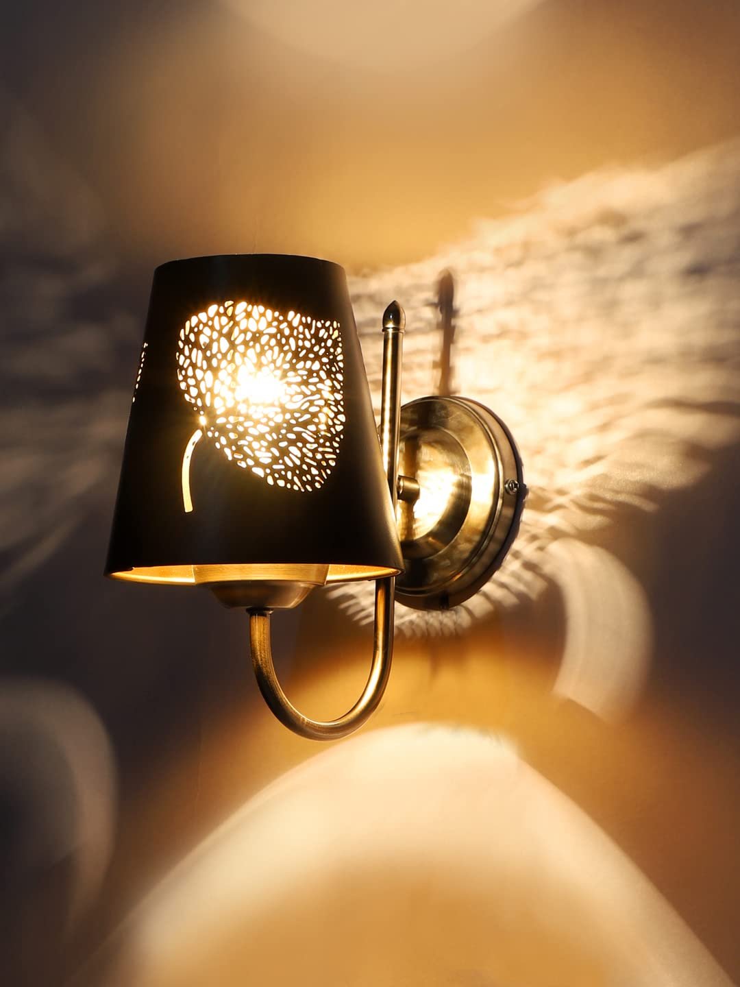 Multicolor Wall Lamp | Elegant Metal Material | Stylish Ambient Light for Home, Office, Living Room, Bedroom, Hallway | Modern Decorative Wall Sconce - Model IT27