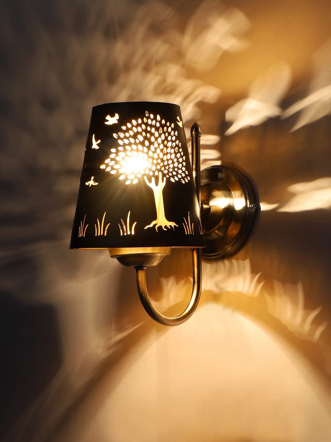 Multicolor Wall Lamp | Elegant Metal Material | Stylish Ambient Light for Home, Office, Living Room, Bedroom, Hallway | Modern Decorative Wall Sconce - Model IT28