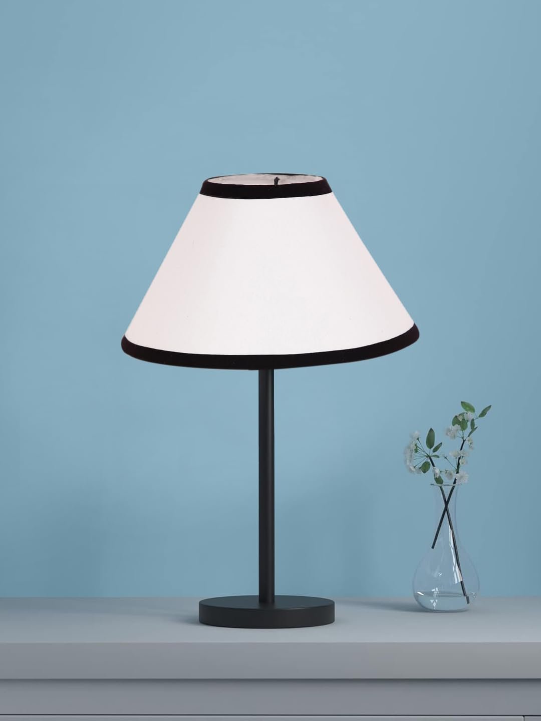 Black Night Table Lamp for Bedroom | Elegant Bedside Lamp with Warm LED Light & Stylish Design - Model VD29
