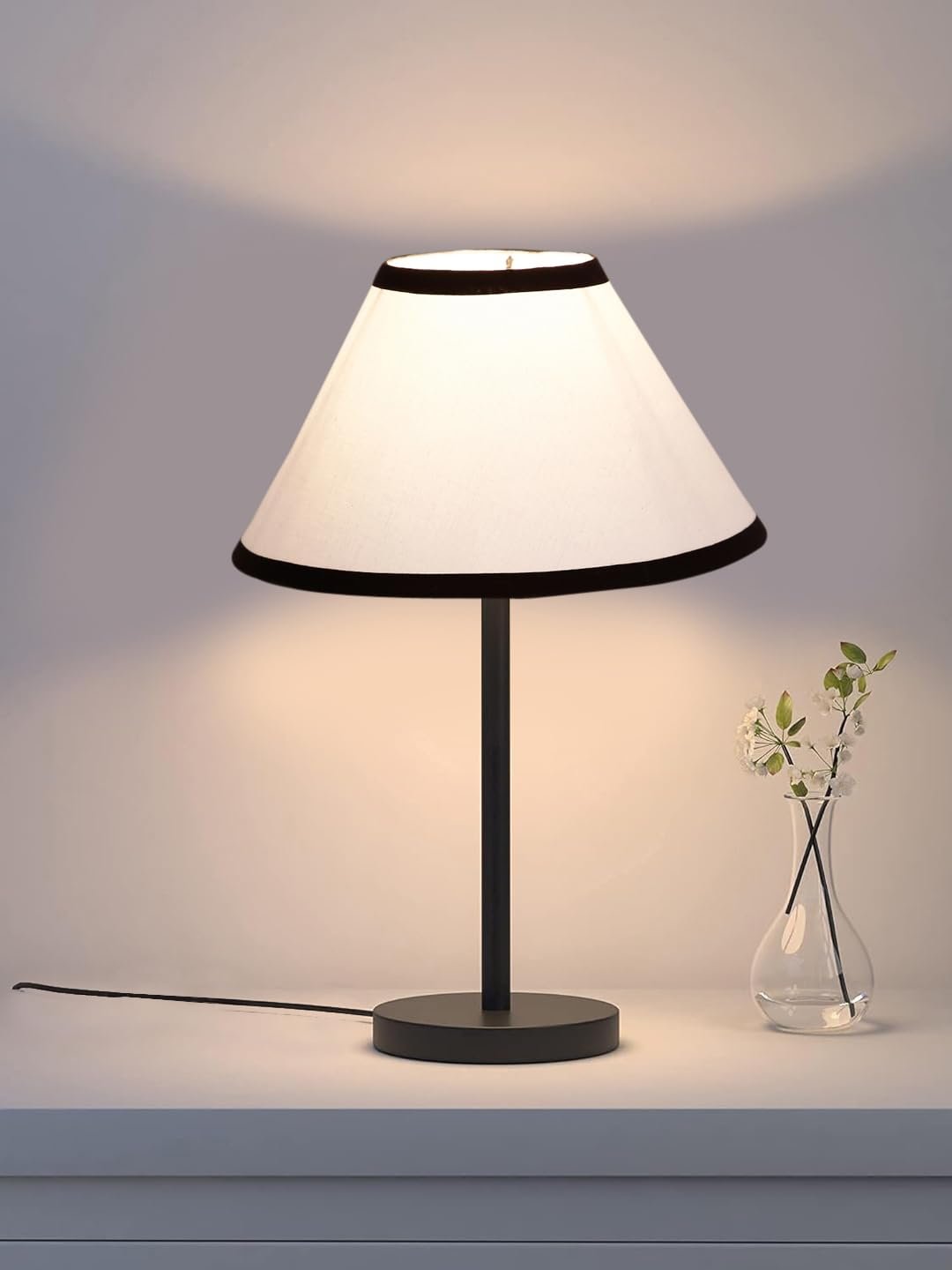 Black Night Table Lamp for Bedroom | Elegant Bedside Lamp with Warm LED Light & Stylish Design - Model VD29
