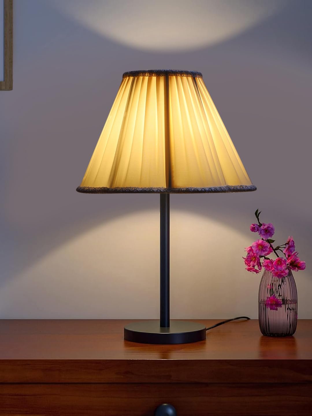 Black Night Table Lamp for Bedroom | Elegant Bedside Lamp with Warm LED Light & Stylish Design - Model VD38