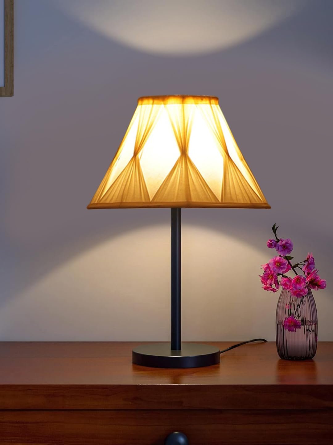 Black Night Table Lamp for Bedroom | Elegant Bedside Lamp with Warm LED Light & Stylish Design - Model VD43
