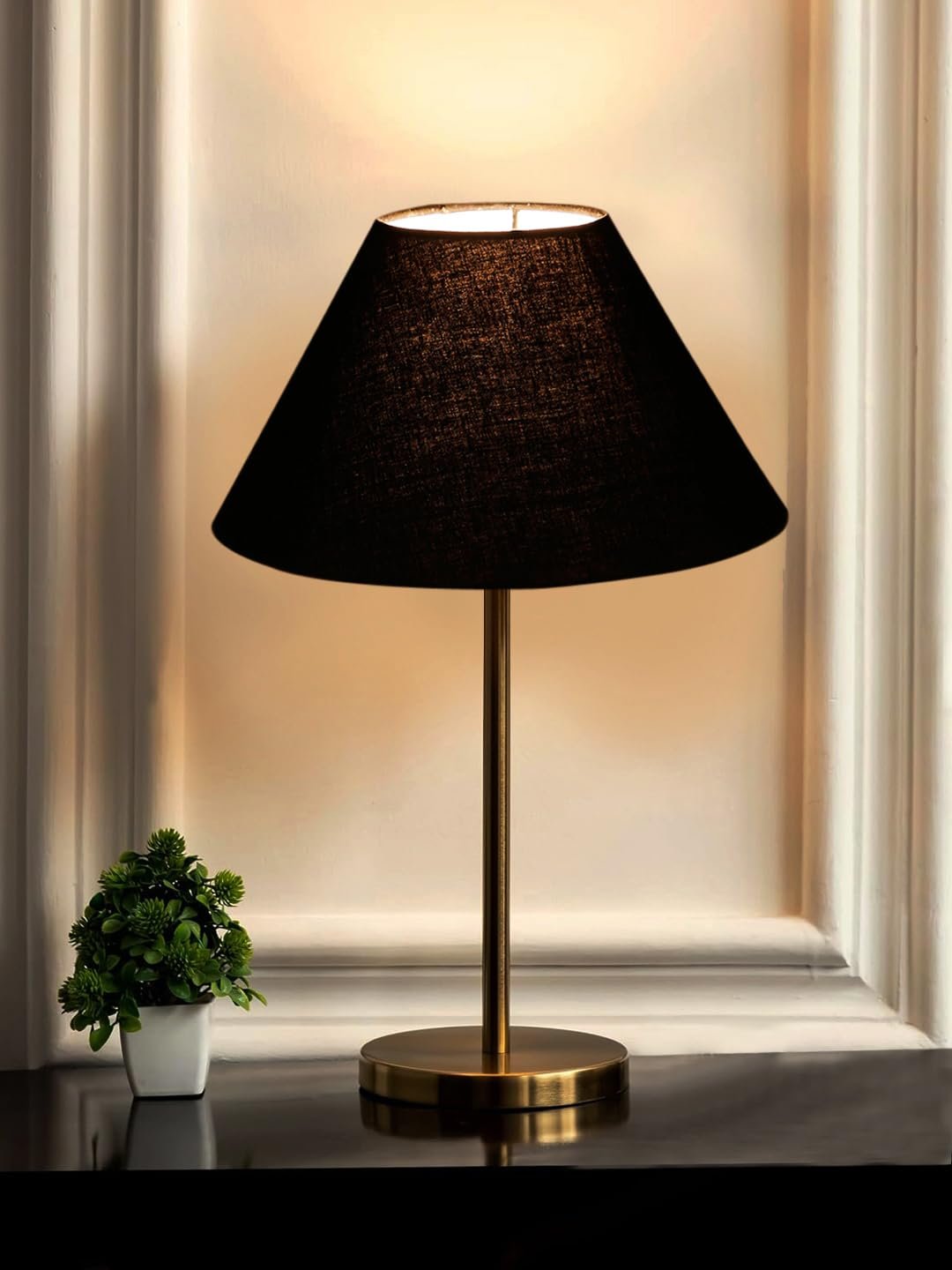 Gold Night Table Lamp for Bedroom | Elegant Bedside Lamp with Warm LED Light & Stylish Design - Model VE24