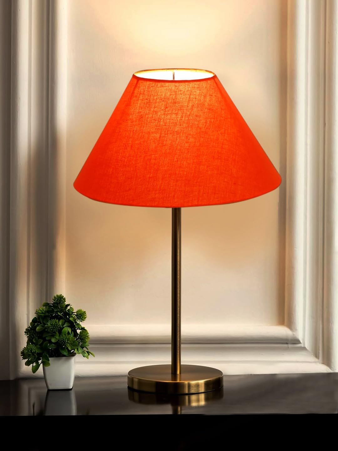 Gold Night Table Lamp for Bedroom | Elegant Bedside Lamp with Warm LED Light & Stylish Design - Model VE26