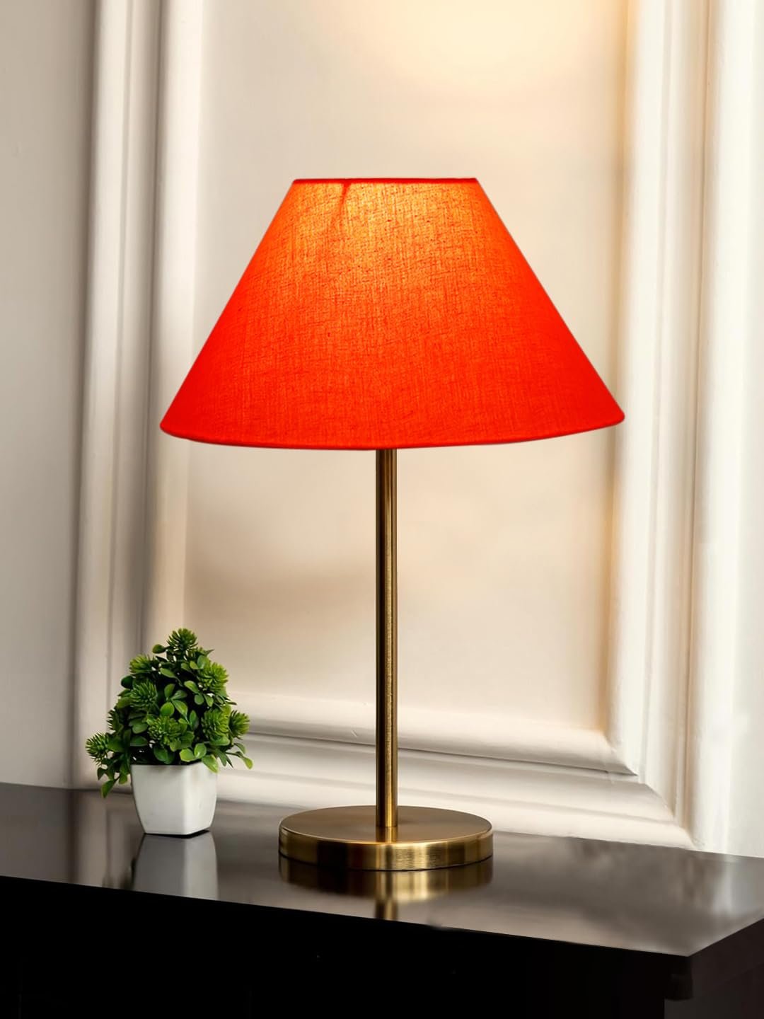 Gold Night Table Lamp for Bedroom | Elegant Bedside Lamp with Warm LED Light & Stylish Design - Model VE26