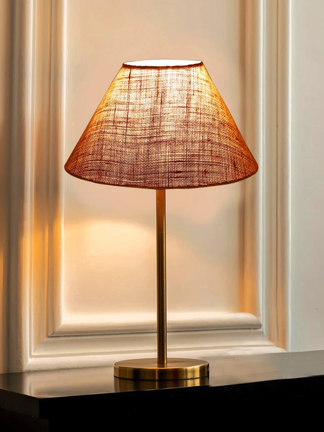 Gold Night Table Lamp for Bedroom | Elegant Bedside Lamp with Warm LED Light & Stylish Design - Model VE30
