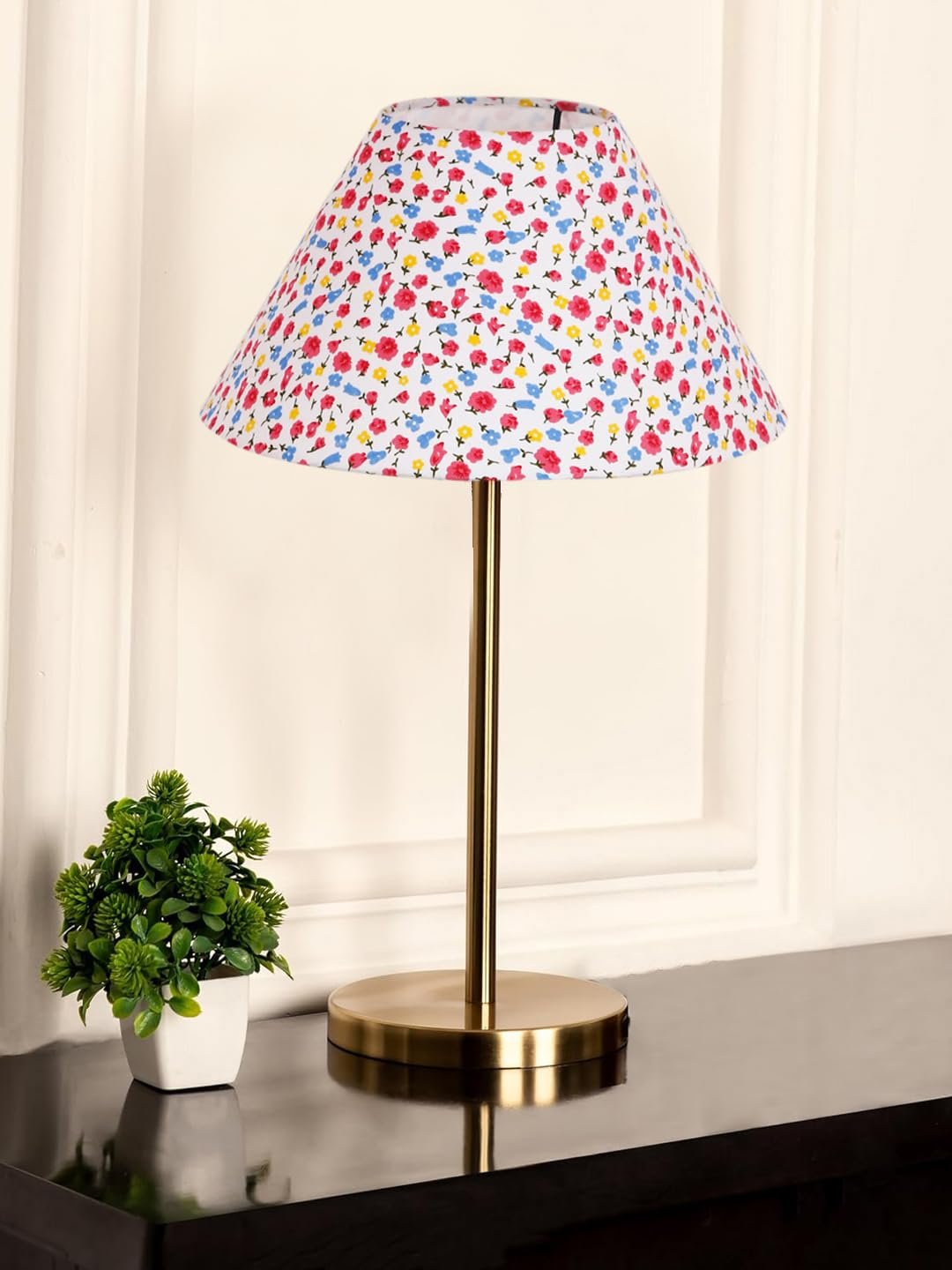 Gold Night Table Lamp for Bedroom | Elegant Bedside Lamp with Warm LED Light & Stylish Design - Model VE36
