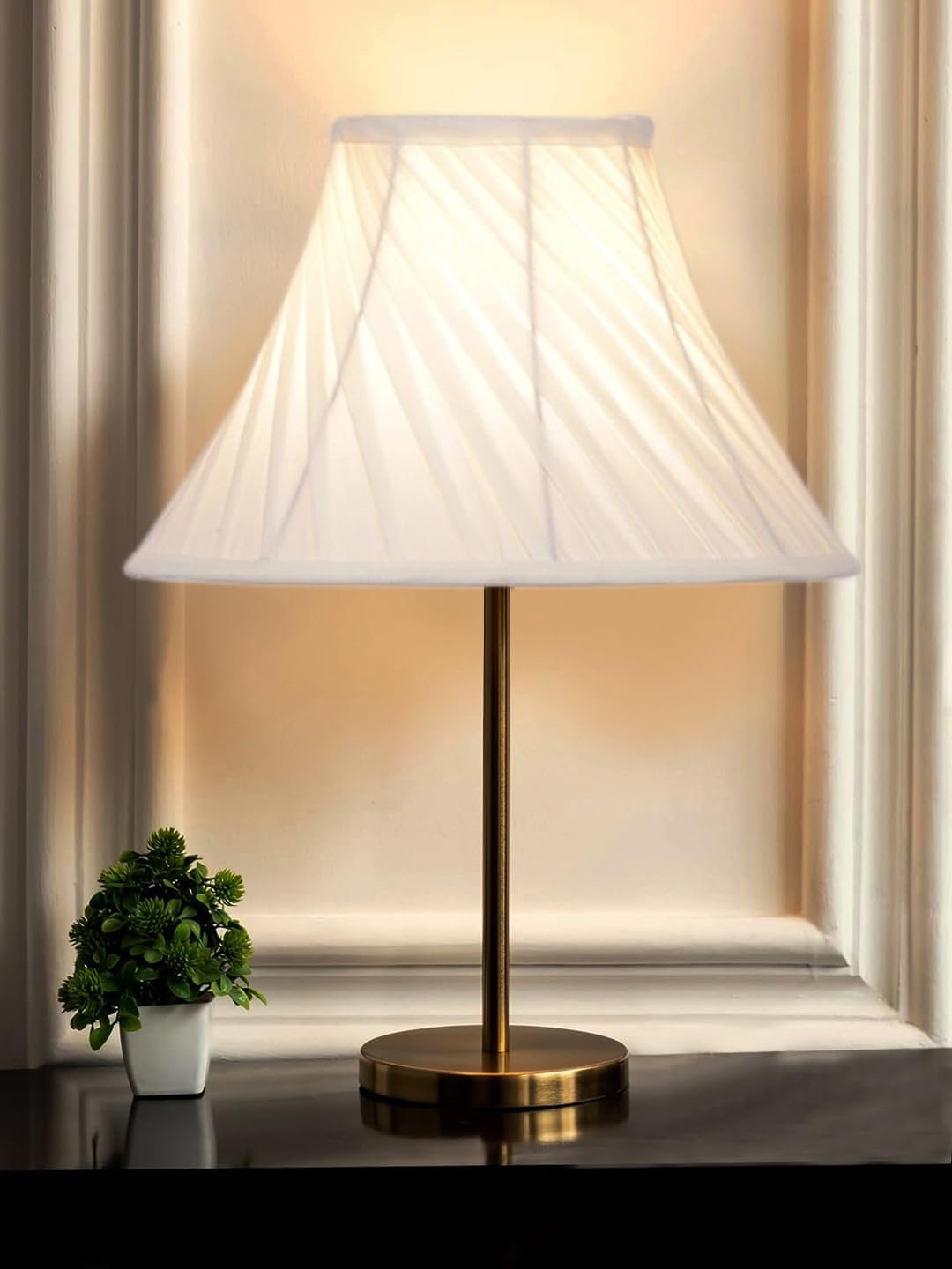 Gold Night Table Lamp for Bedroom | Elegant Bedside Lamp with Warm LED Light & Stylish Design - Model VE42