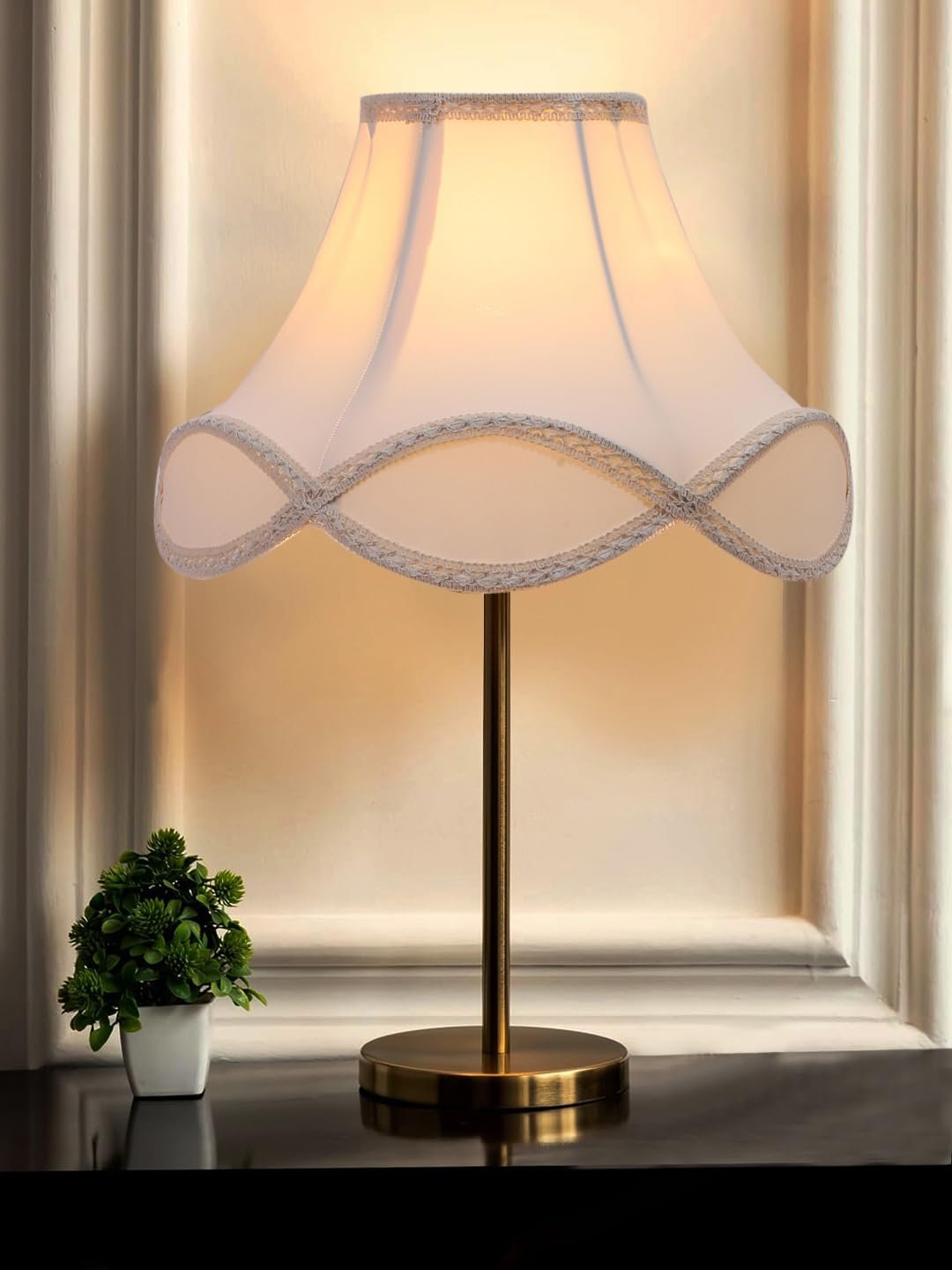 Gold Night Table Lamp for Bedroom | Elegant Bedside Lamp with Warm LED Light & Stylish Design - Model VE45