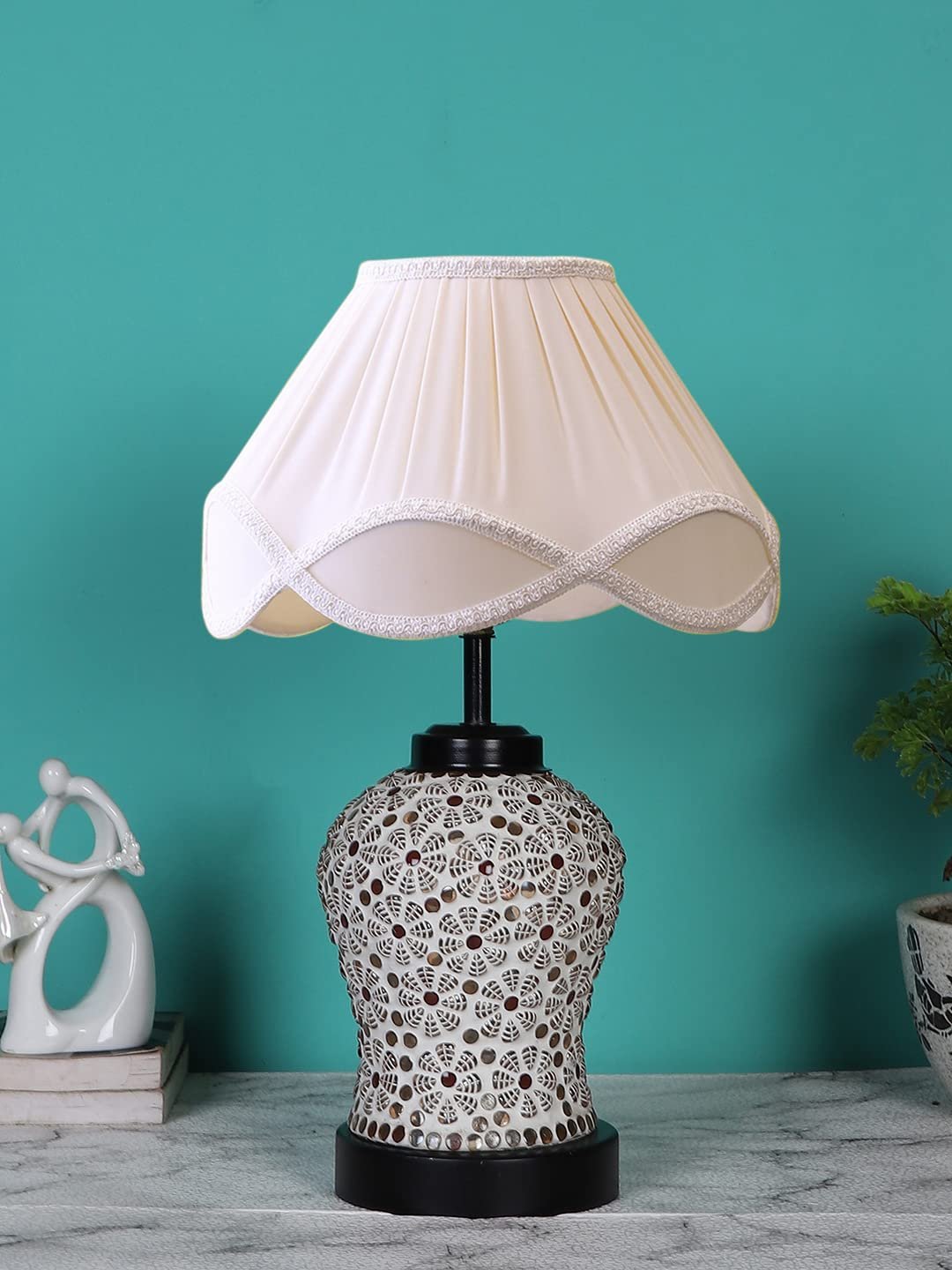 Vintage Off-White Glass Shade Table lamp with Iron Base (186)