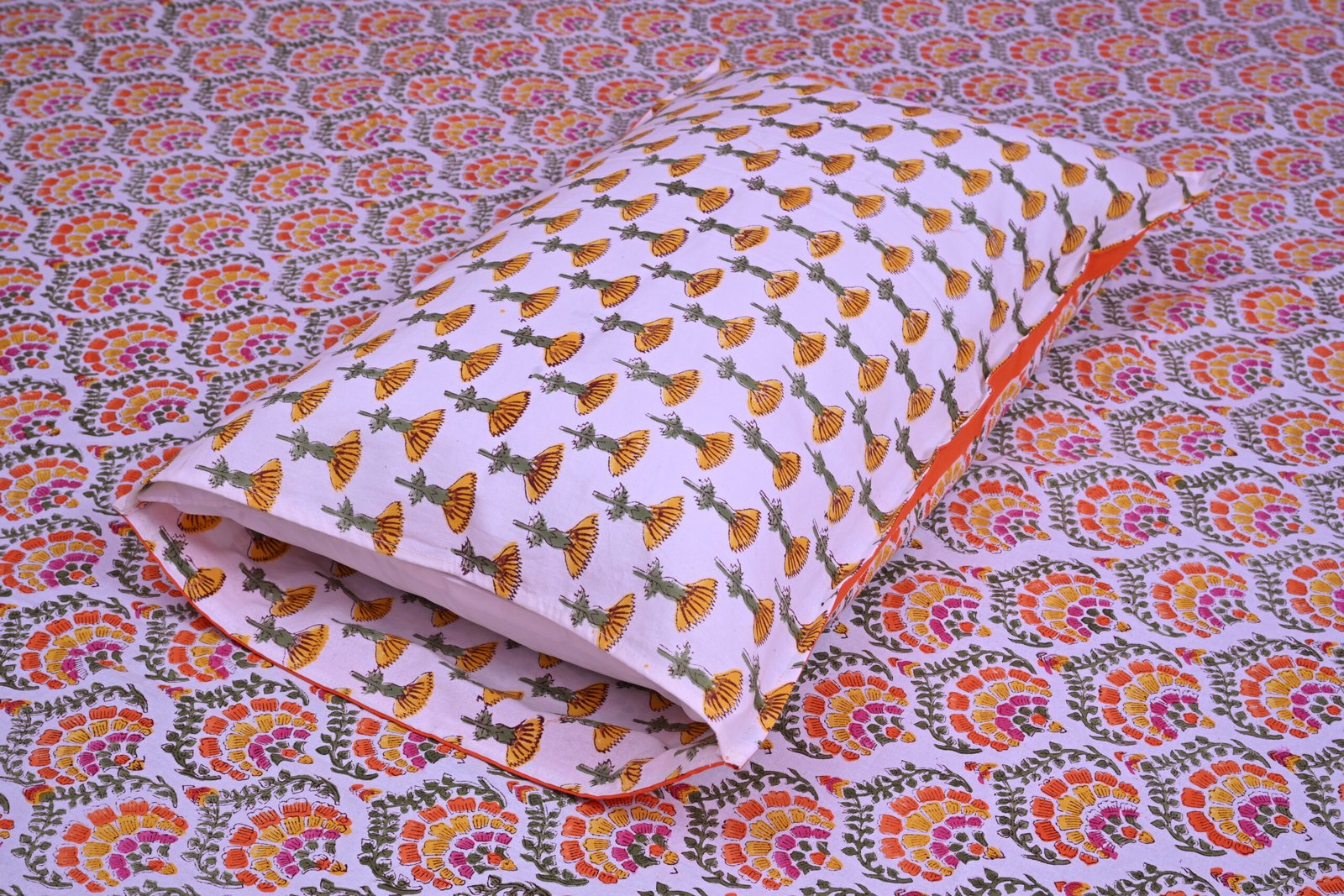 Sunshine Flower Bedsheet with 2 pillow covers set