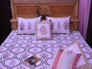 Diya Baati Bed cover with 2 pillow covers set
