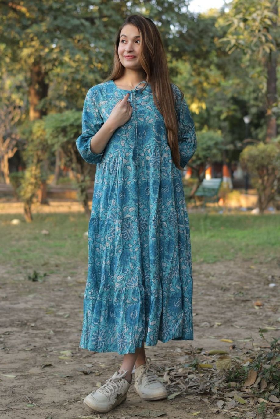RIYA DRESS-FLOWY DRESS WITH NECK STRING