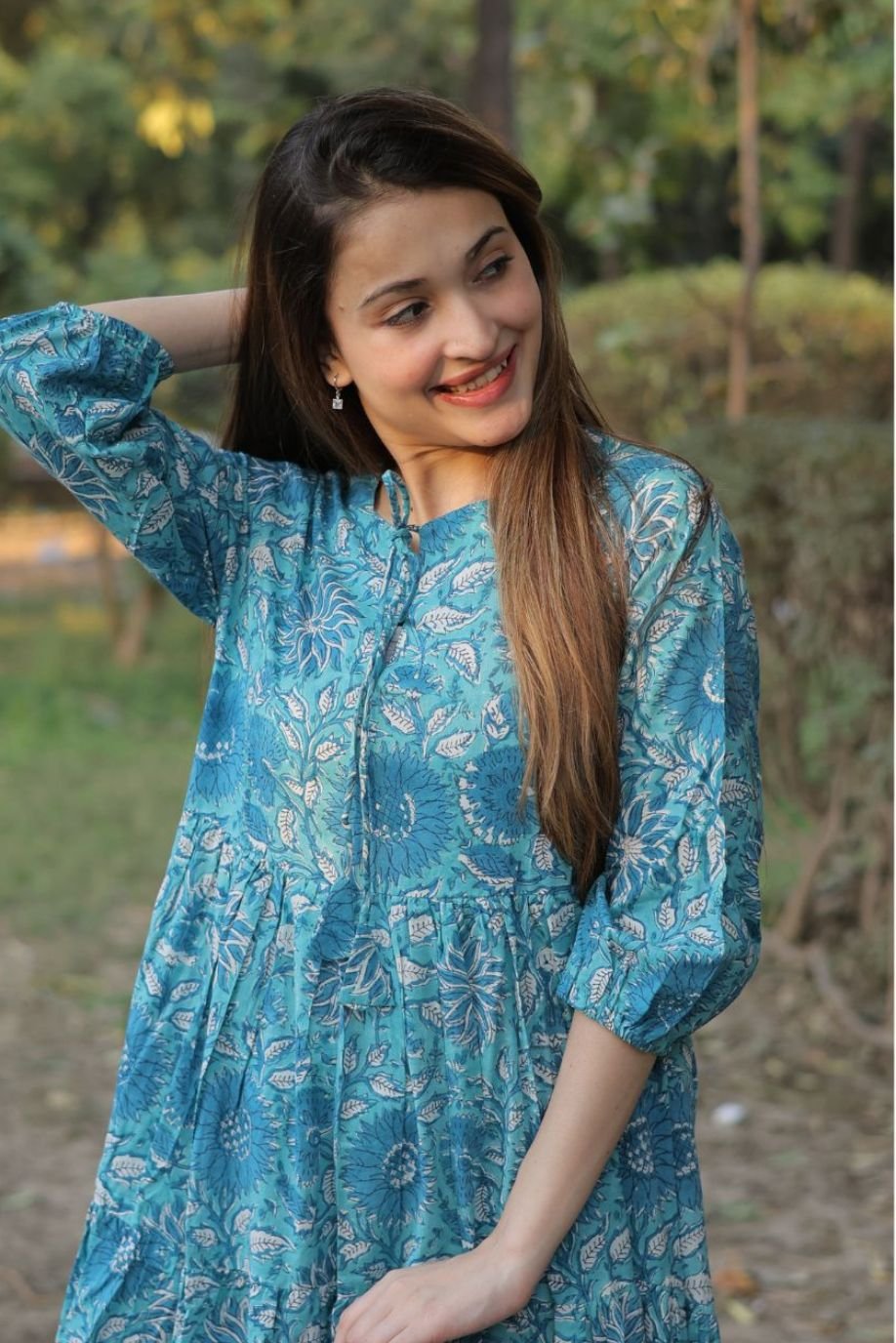 RIYA DRESS-FLOWY DRESS WITH NECK STRING