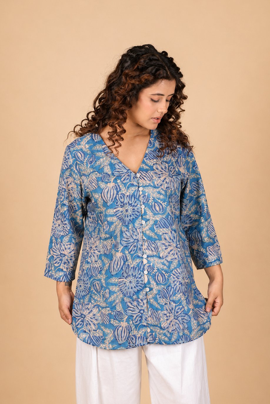 PRINTED MYRA TUNIC WITH V NECK-FRONT BUTTONS