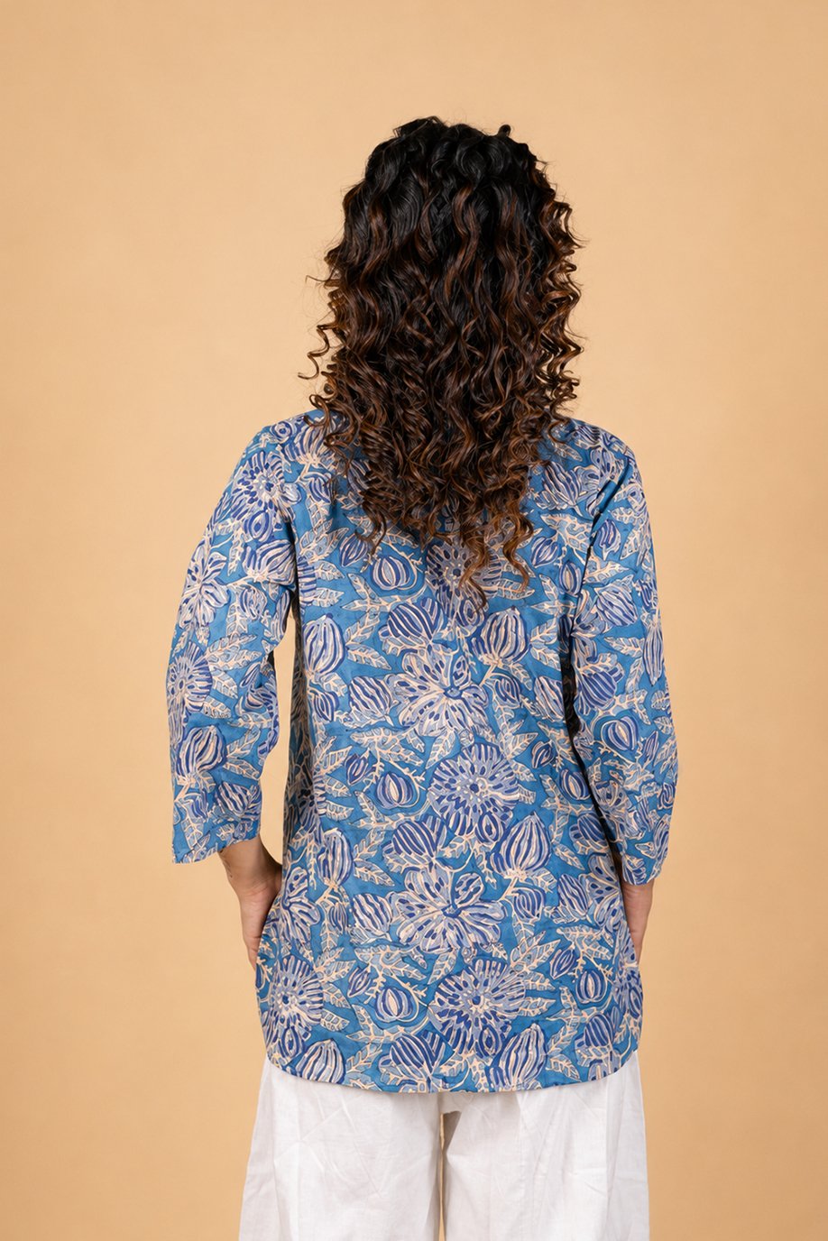 PRINTED MYRA TUNIC WITH V NECK-FRONT BUTTONS