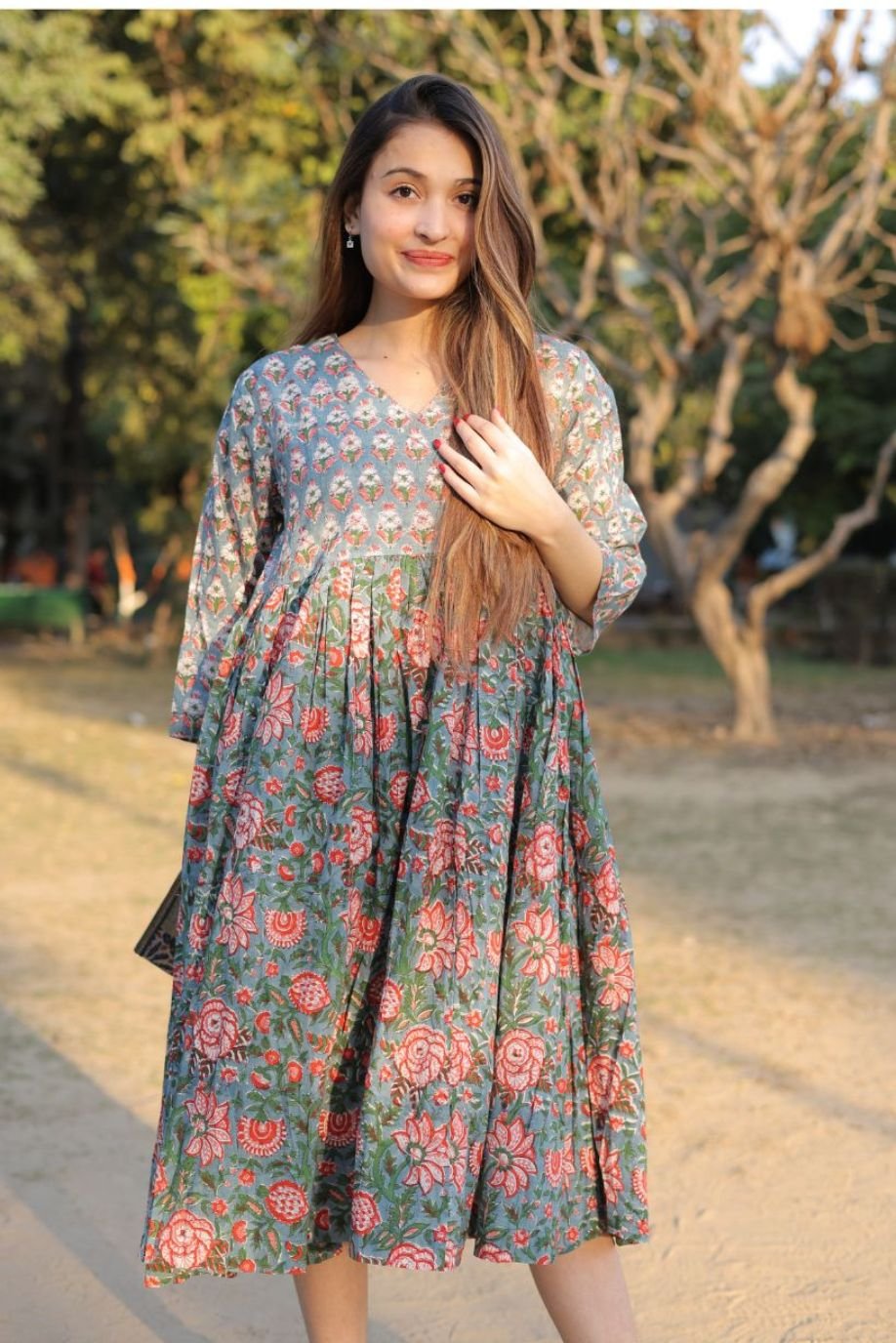 PIYA KNEE LENGTH KANTHA DRESS