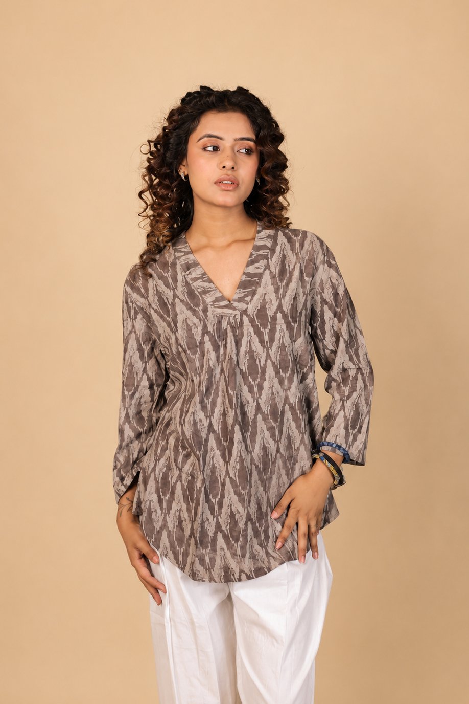AABHA TUNIC WITH FRONT PLEATS & V NECK
