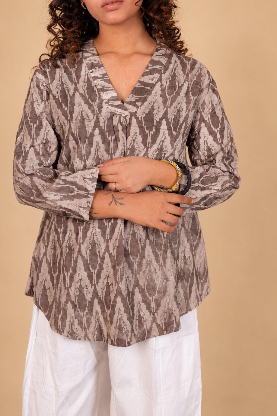 AABHA TUNIC WITH FRONT PLEATS & V NECK